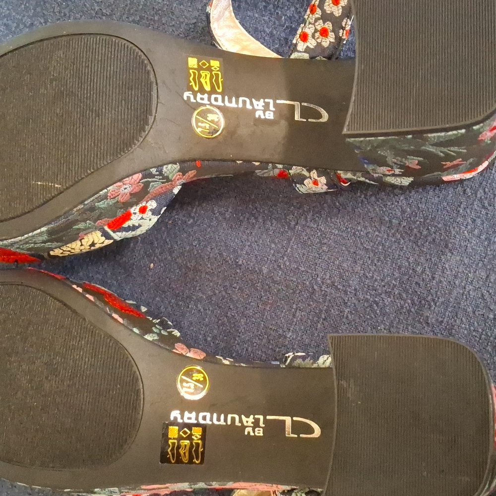 CL by Laundry Women's Floral Platform Sandals - Black - Picture 7 of 7